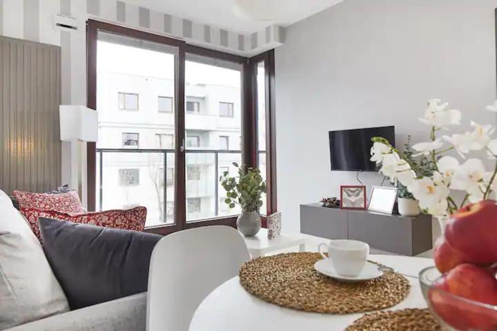 P&O Serviced Apartments Siedmiogrodzka III Warsaw Exterior photo